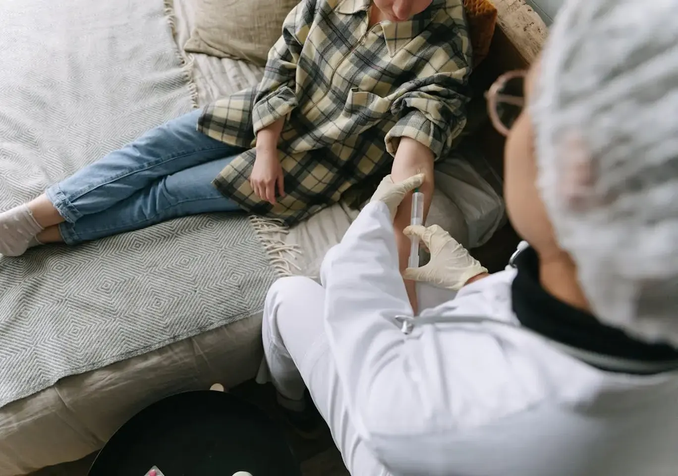 Terapia uzależnień Sieradz: rozmowa terapeutyczna na kanapie
