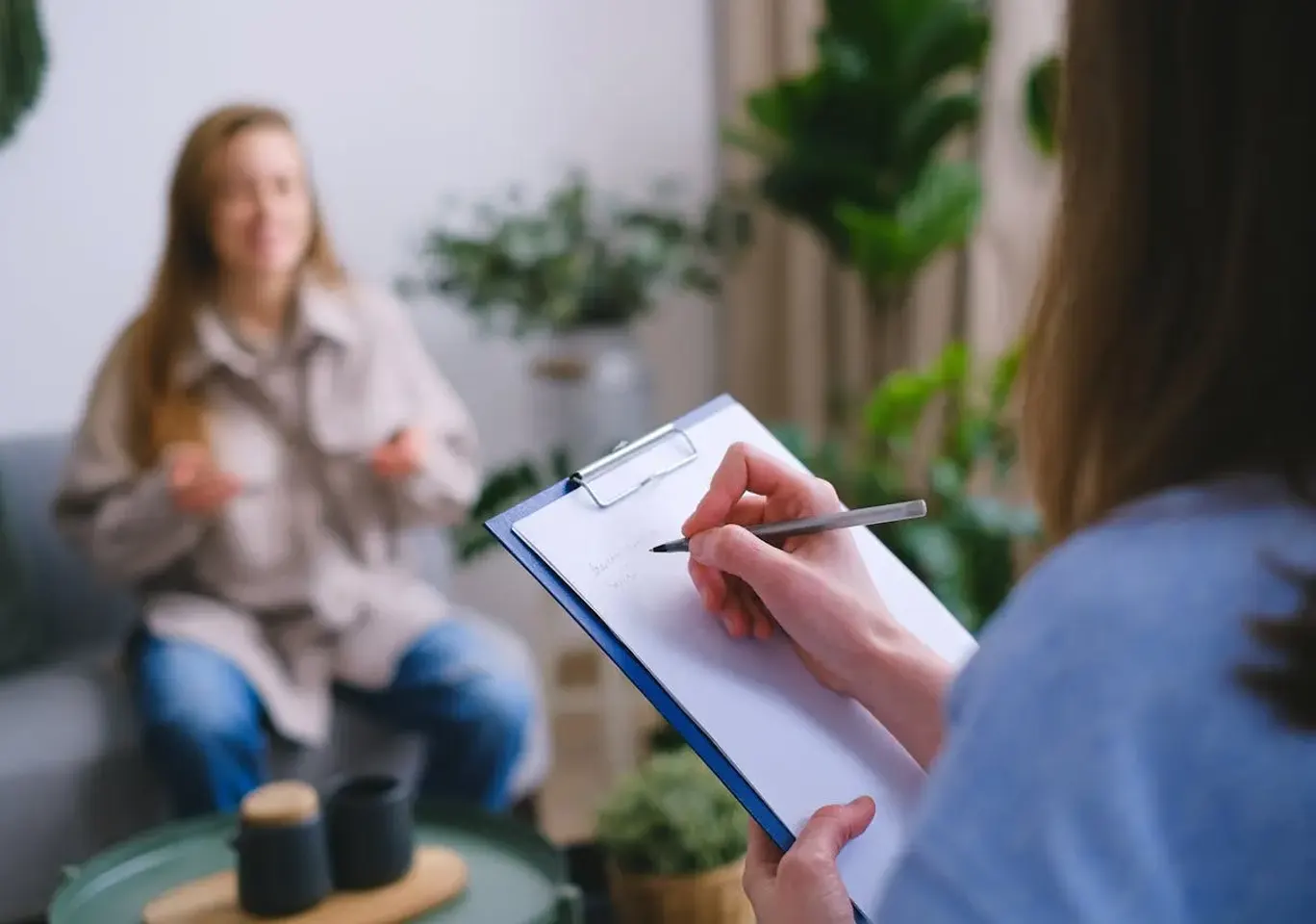 Psychiatra Sieradz, konsultacja prywatna: wywiad z pacjentką i notatki specjalisty